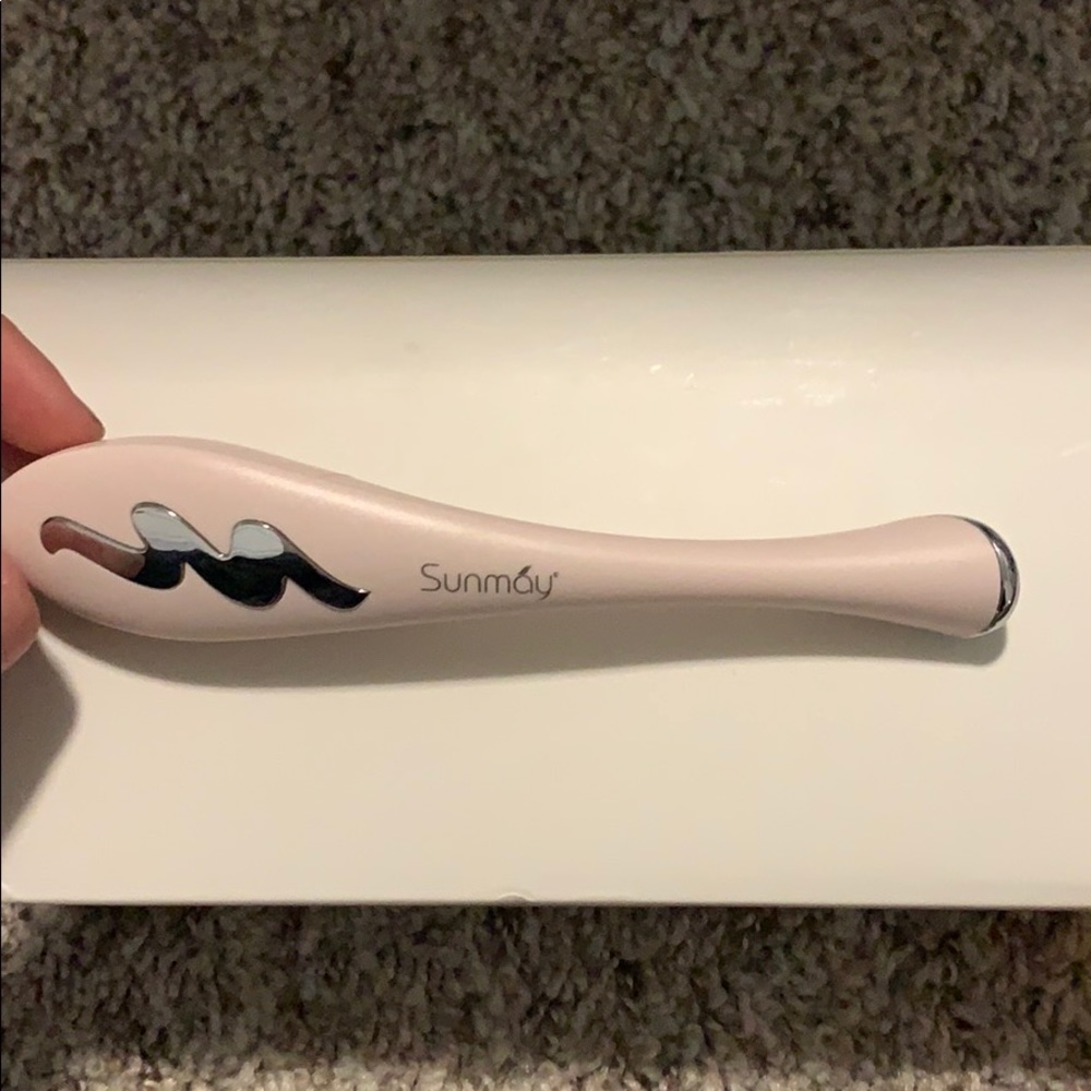 Eye massager